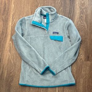 Patagonia Women’s Light Gray and Teal Snap-T Fleece, Size M